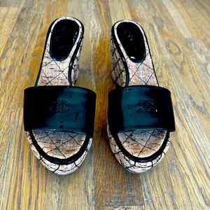 Chanel black patent leather logo detail quilted cork wedge heel sandals